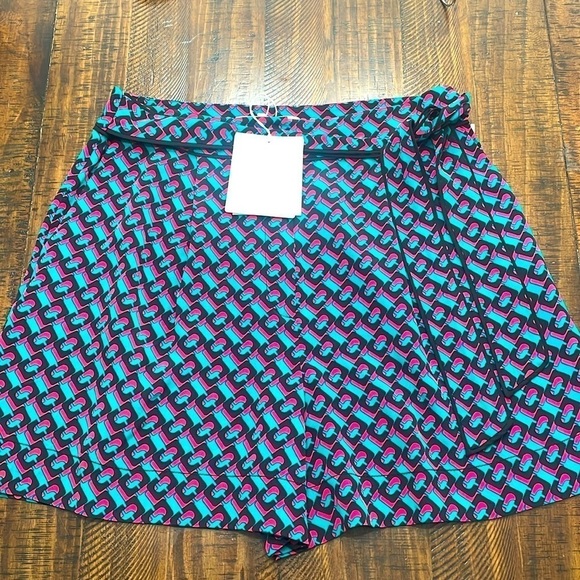 DVF Pasha 3D Chain Block Silk Shorts - Picture 6 of 13